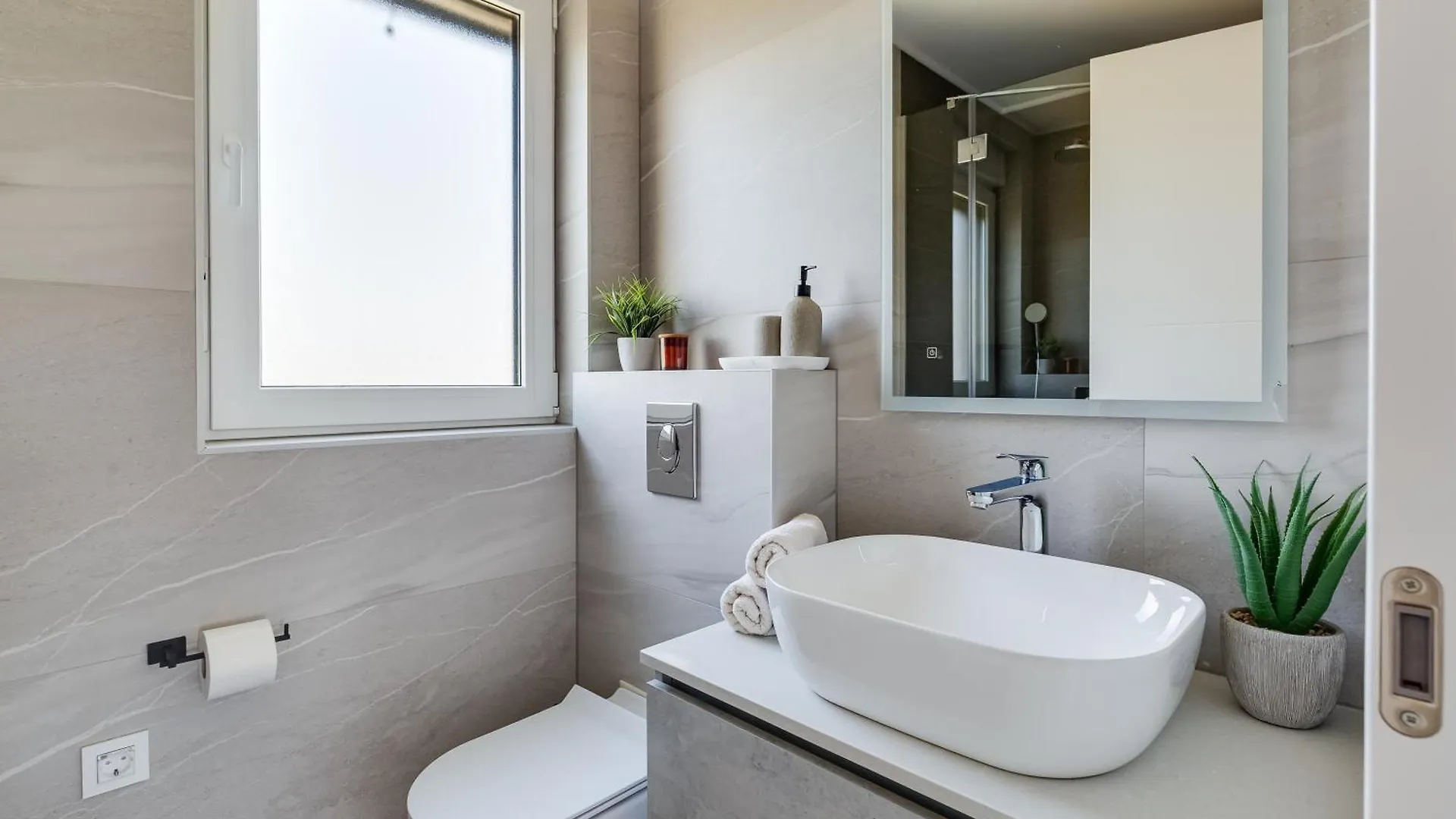 Salt Bloom Apartments Nin
