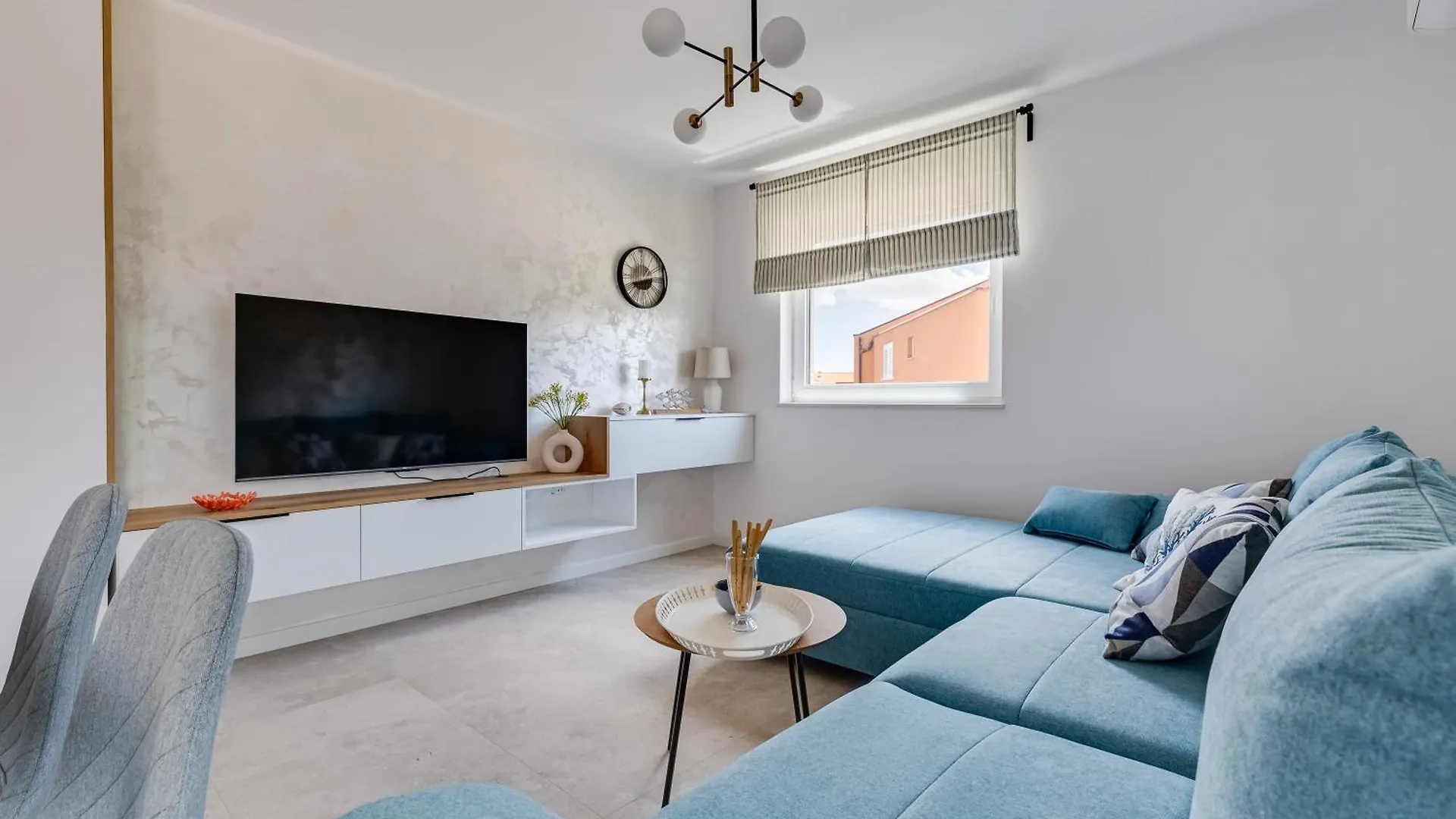 Salt Bloom Apartments Nin