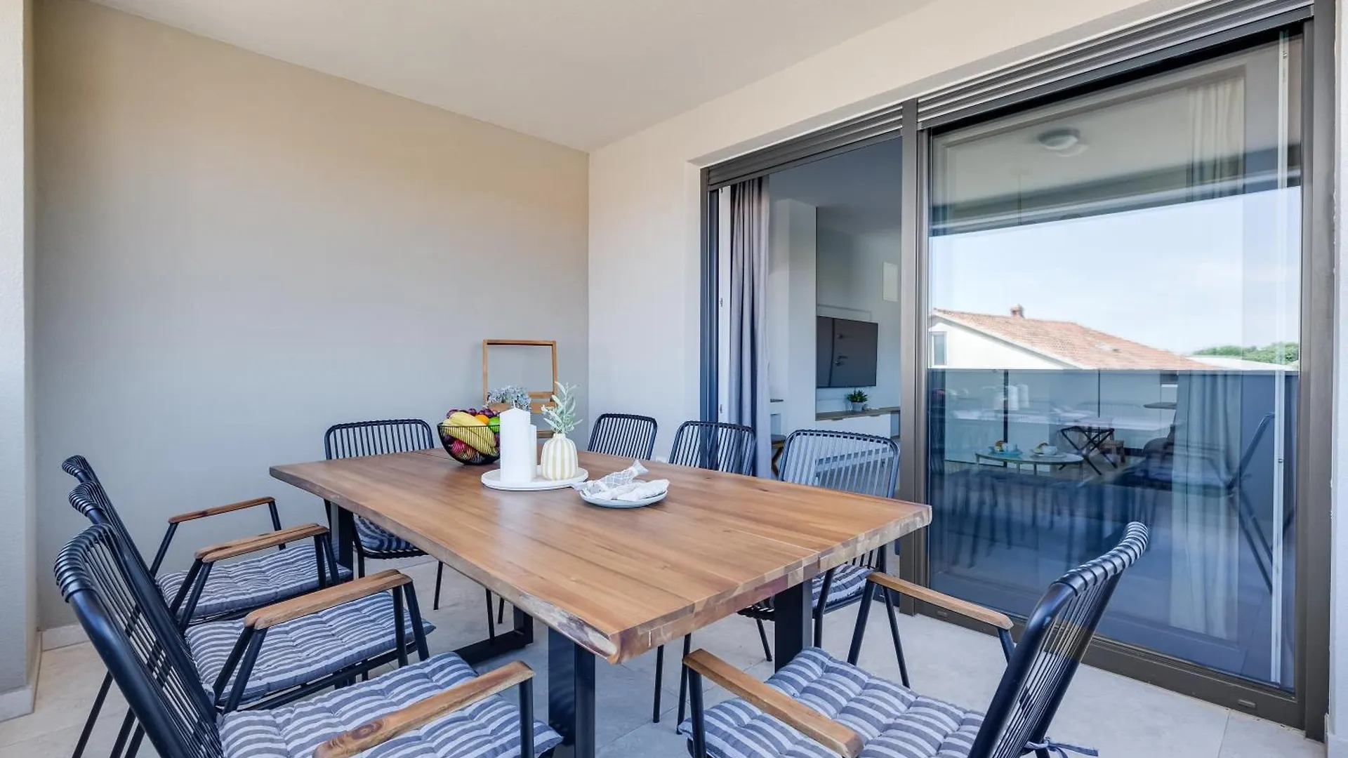 Salt Bloom Apartments Nin